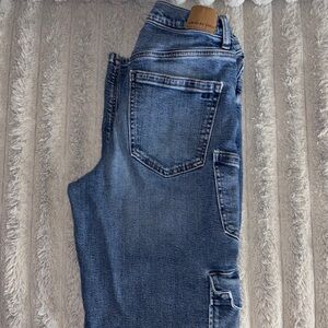 American Eagle  Women’s Super High Rise Baggy Straight Cargo Jeans Size 2💙